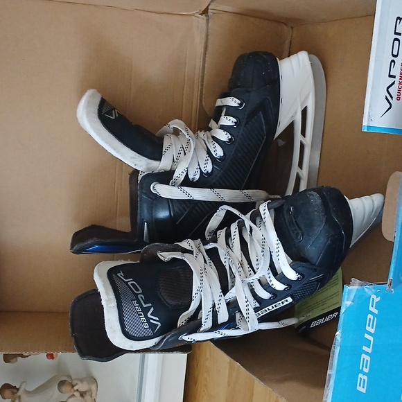 Bauer Vapor Volt Hockey Skates - Picture 1 of 6
